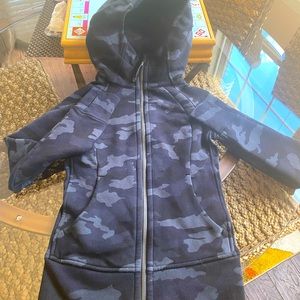 Black Camo Lululemon align jacket  forms amazing to fit your body